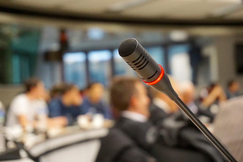 a microphone that could be used for a speech performed by a person with a disability